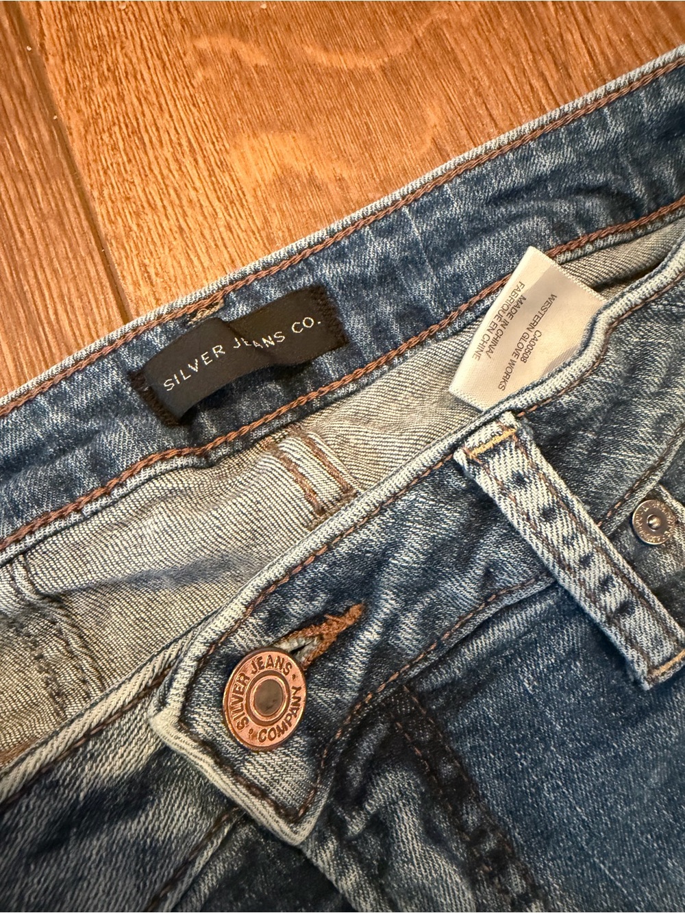 Silver Jeans Womenโs High Note Skinny medium Wash Blue Jeans